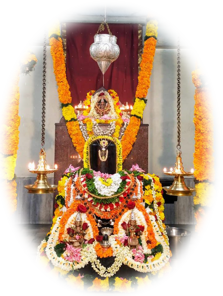 Sri Ramanath Shanteri Kamakshi temple deity adorned for worship